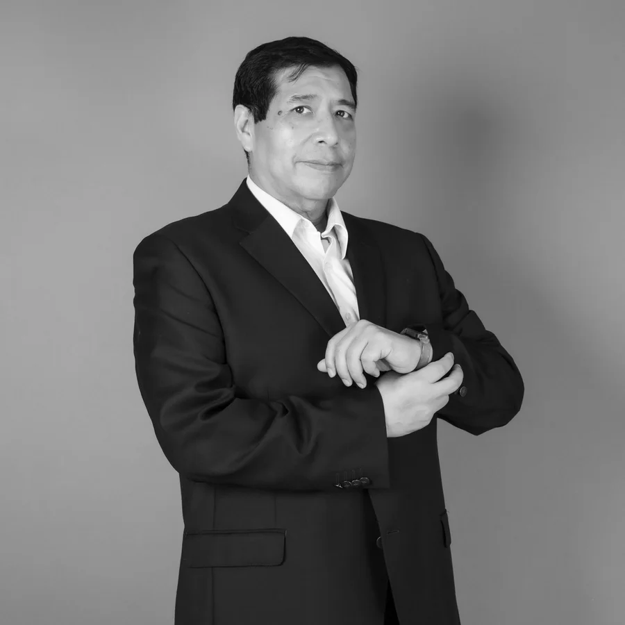 Retrato editorial de Luis Ortega